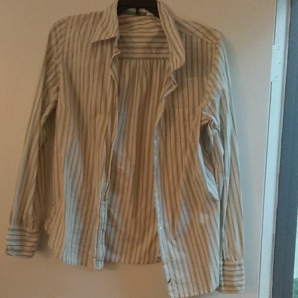 Old navy button down shirt